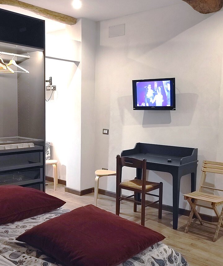 scrivania - Petroni-apartment Bologna
