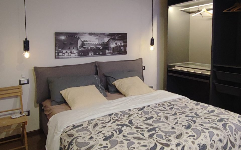 letto matrimoniale Petroni apartment Bologna